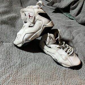 Air Jordan’s youth size 4